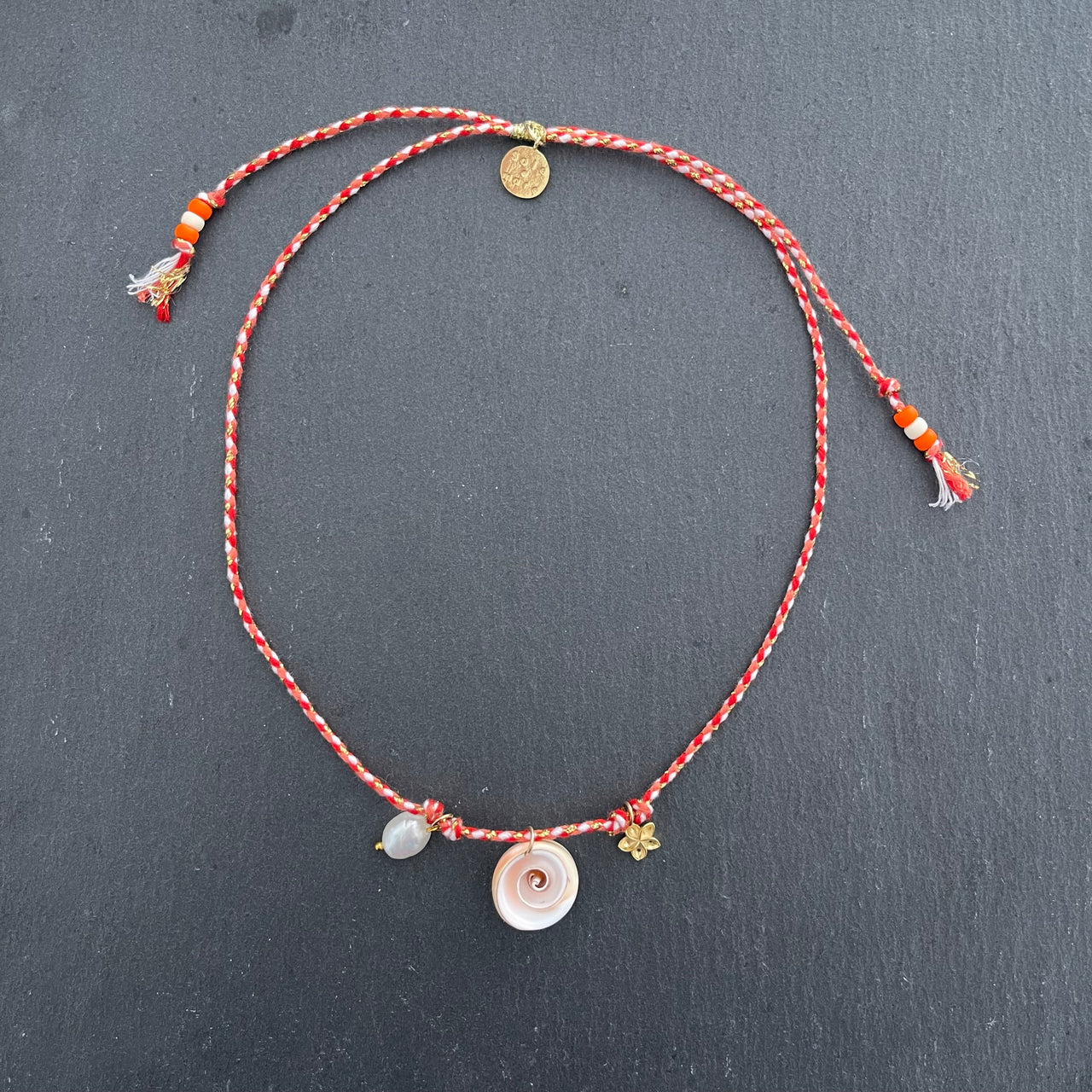 שרשרת קונכיה זהב ואדום- הוואי